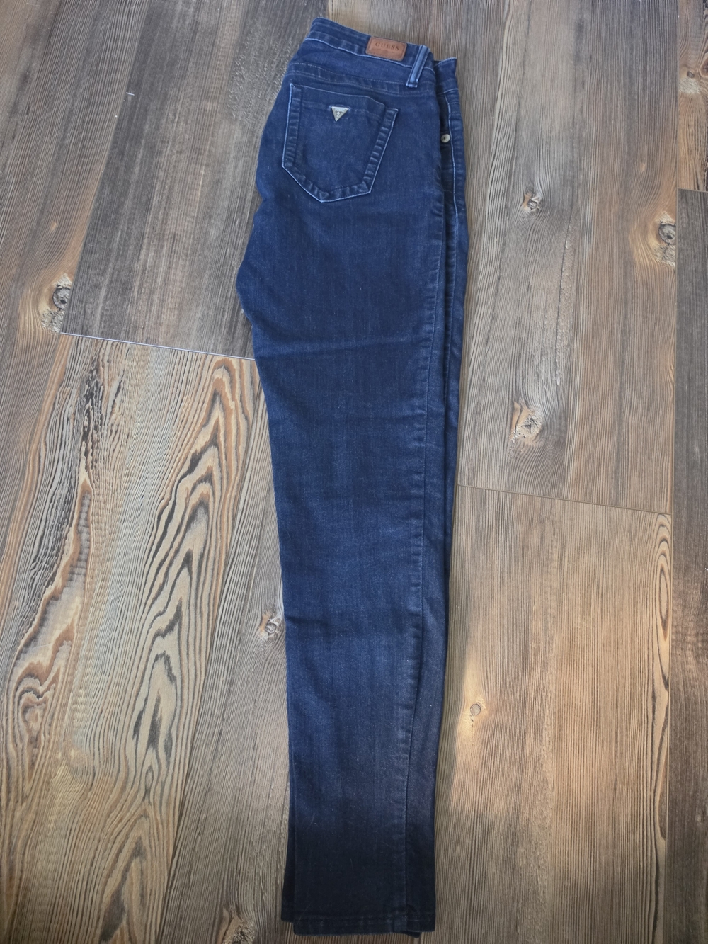 GUESS Women's 28 Stretch Skinny Jeans - Picture 3 of 5